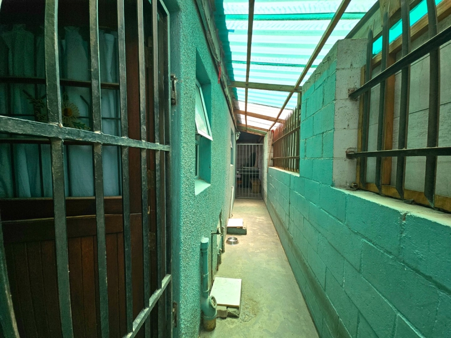 3 Bedroom Property for Sale in Roosendal Western Cape